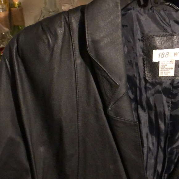 Vintage long leather coat. - Picture 4 of 9